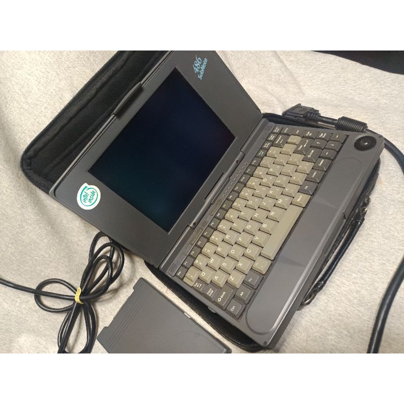 notebook antigo anos 90 notebook Chicony 486 SubNote com todos os acessórios. liga mas não aparece nada na tela. – foto na Shopee Brasil