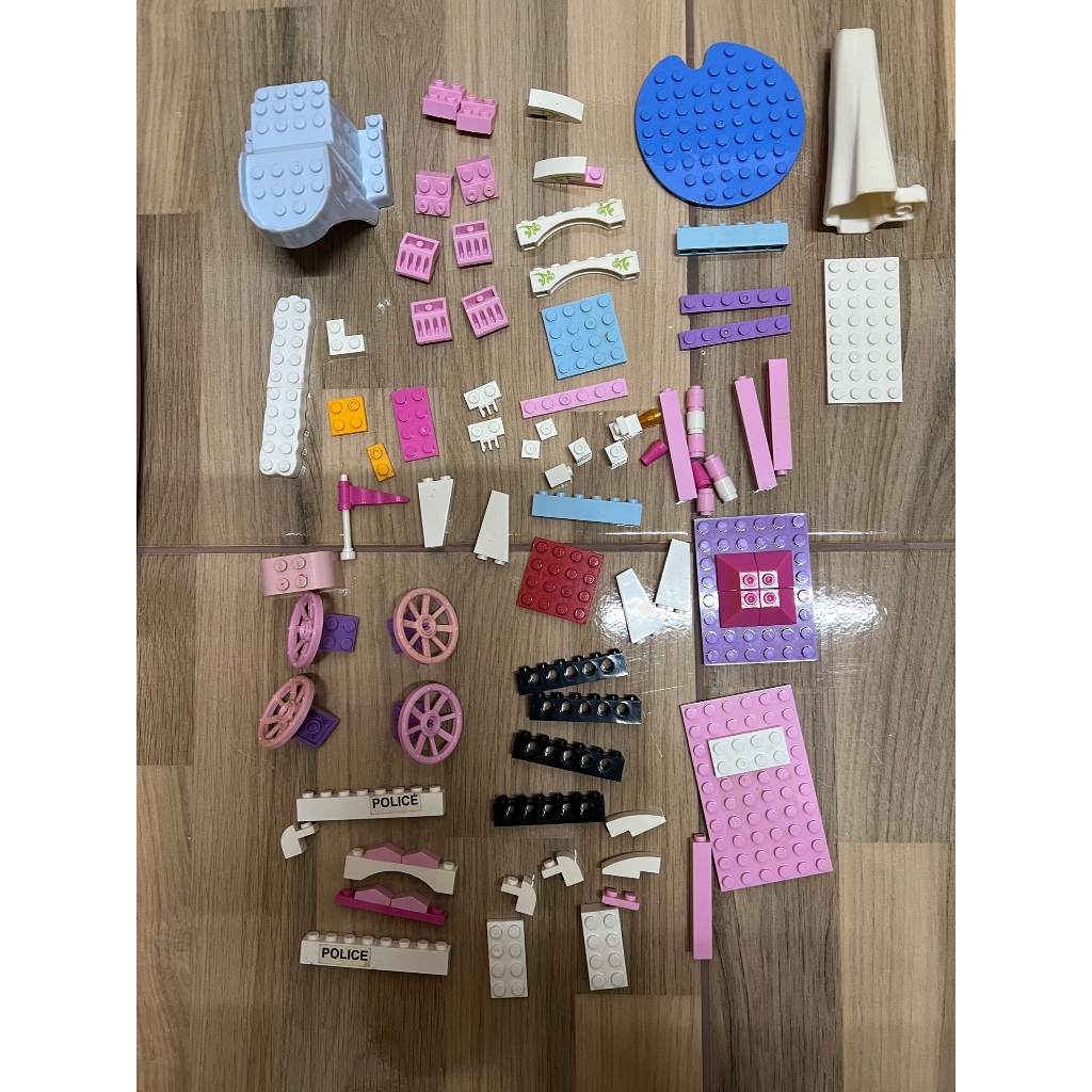 Lote 141 peças Lego + balde sendo: 53 peças Lego, 88 peças similar e 1 balde Lego original – foto na Shopee Brasil